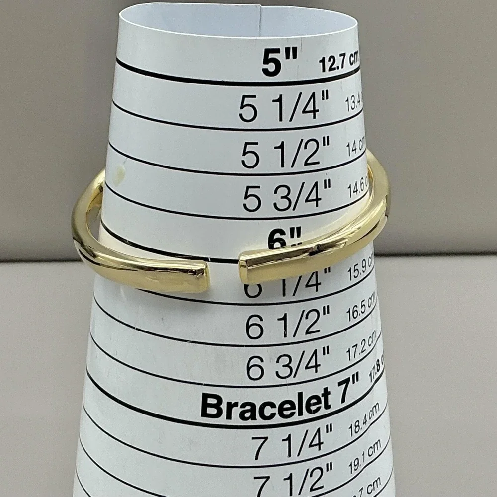 Chico's Watch Womens Gold Tone Bangle Bracelet Beige Dial Analog NEW BATTERY
